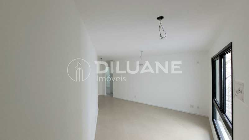 Apartamento à venda com 2 quartos, 76m² - Foto 2