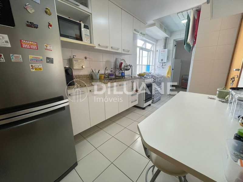 Apartamento à venda com 2 quartos, 79m² - Foto 21