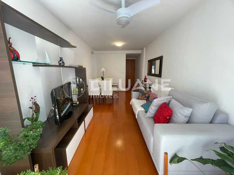 Apartamento à venda com 2 quartos, 79m² - Foto 2