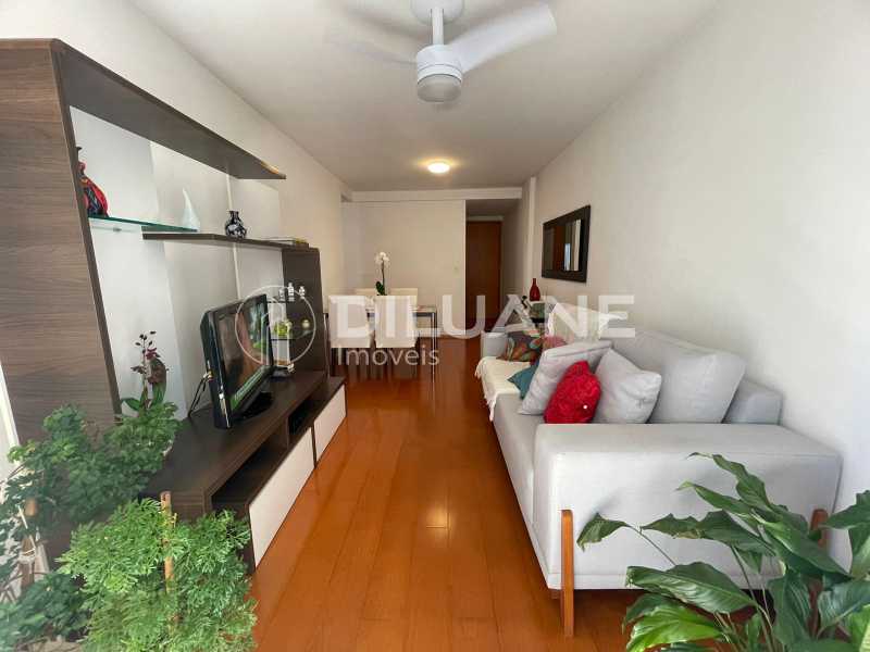 Apartamento à venda com 2 quartos, 79m² - Foto 1