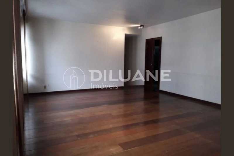 Apartamento à venda com 3 quartos, 160m² - Foto 4