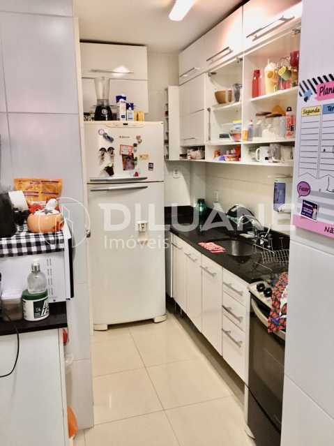 Apartamento à venda com 2 quartos, 78m² - Foto 7