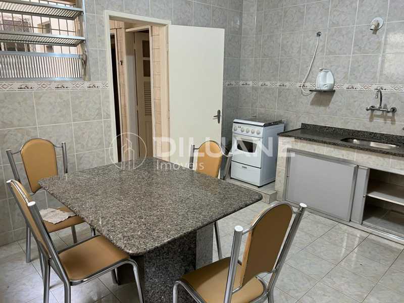 Apartamento à venda com 3 quartos, 140m² - Foto 3