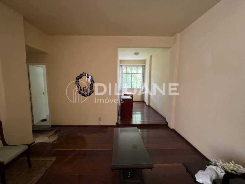 Apartamento à venda com 3 quartos, 140m² - Foto 1