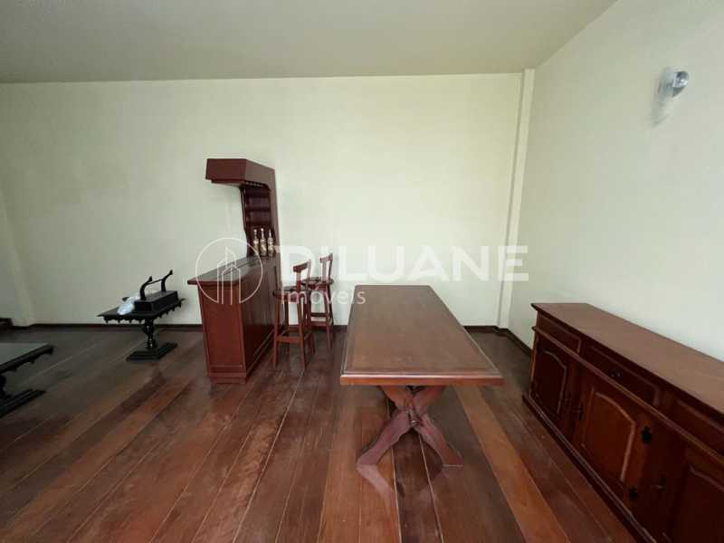 Apartamento à venda com 3 quartos, 140m² - Foto 12