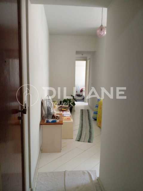 Apartamento à venda com 2 quartos, 74m² - Foto 3