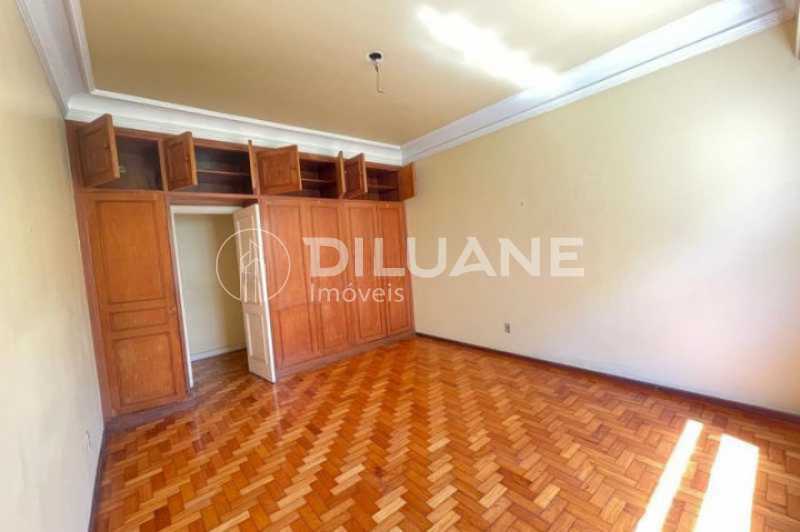 Apartamento à venda com 4 quartos, 260m² - Foto 8