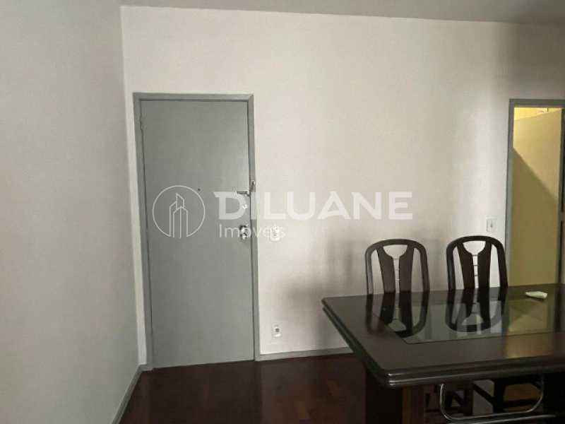 Apartamento à venda com 2 quartos, 90m² - Foto 2