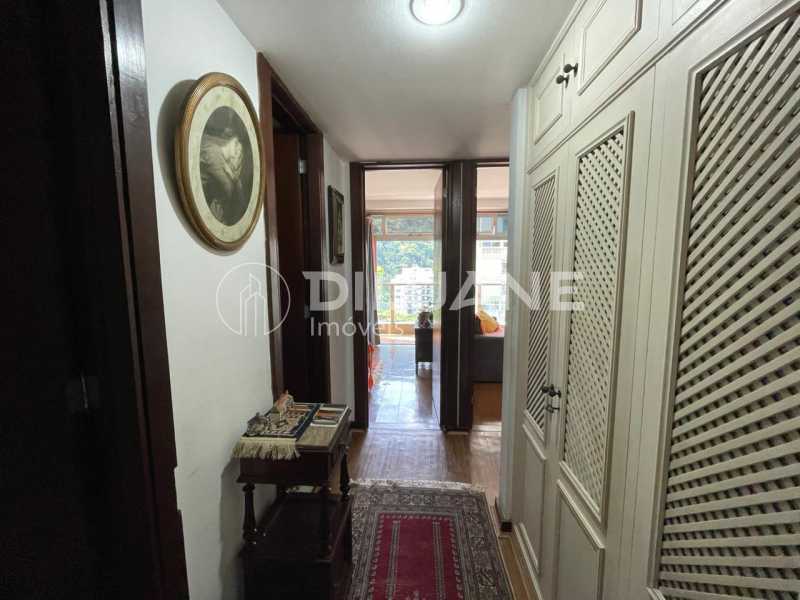 Apartamento à venda com 4 quartos, 166m² - Foto 17