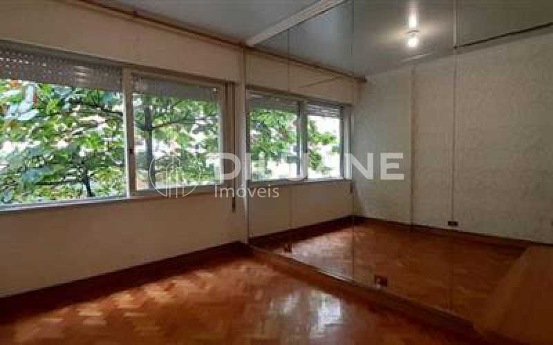 Apartamento à venda com 2 quartos, 80m² - Foto 3