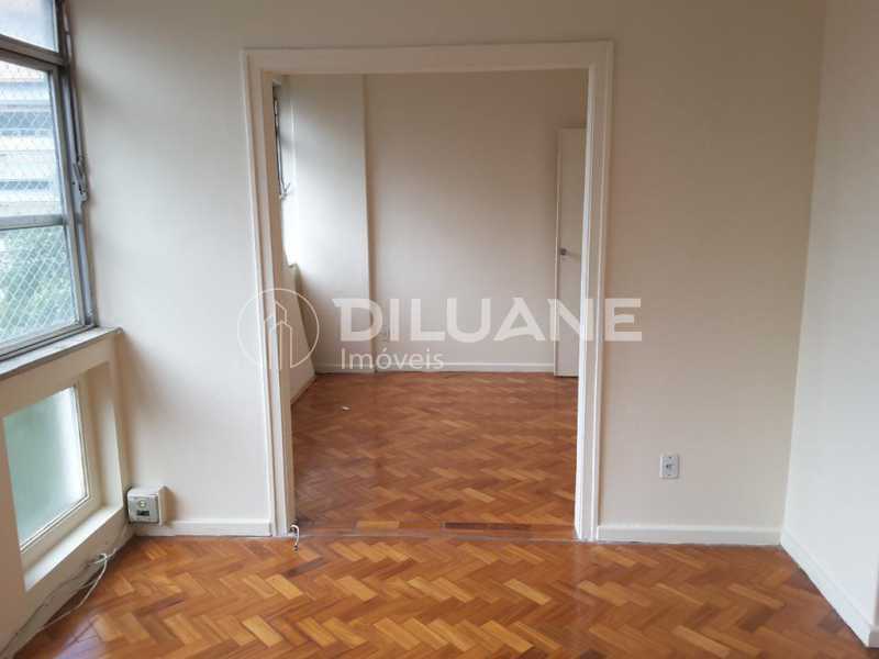 Apartamento à venda com 3 quartos, 95m² - Foto 2