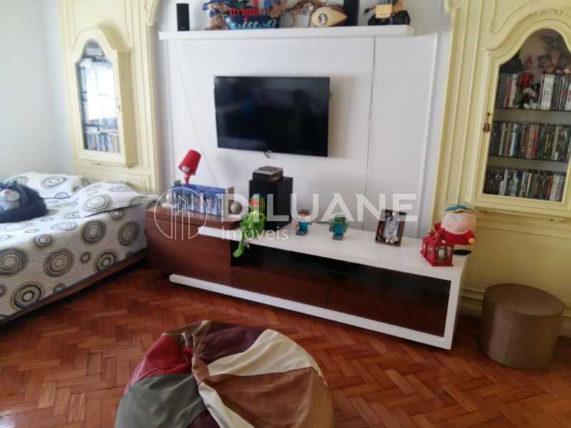 Apartamento à venda com 4 quartos, 250m² - Foto 14