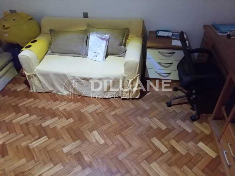 Apartamento à venda com 4 quartos, 250m² - Foto 16