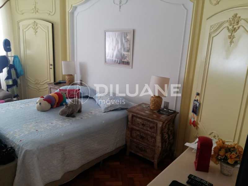 Apartamento à venda com 4 quartos, 250m² - Foto 17