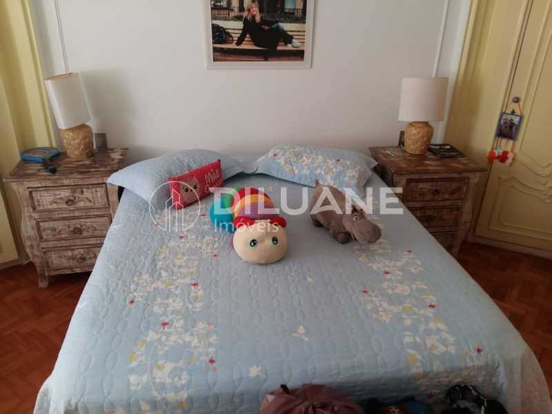 Apartamento à venda com 4 quartos, 250m² - Foto 18