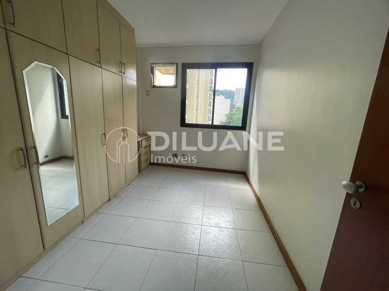 Apartamento à venda com 3 quartos, 122m² - Foto 17