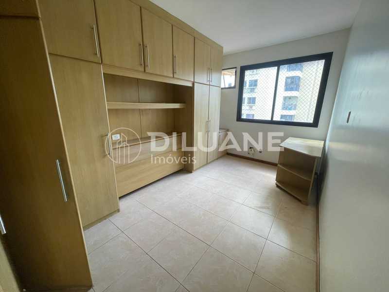 Apartamento à venda com 3 quartos, 122m² - Foto 21