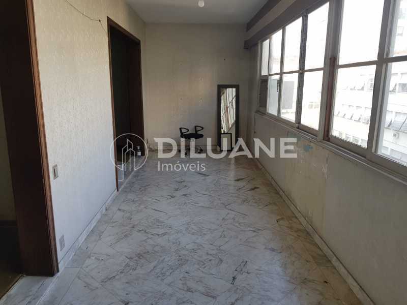 Apartamento à venda com 3 quartos, 212m² - Foto 2