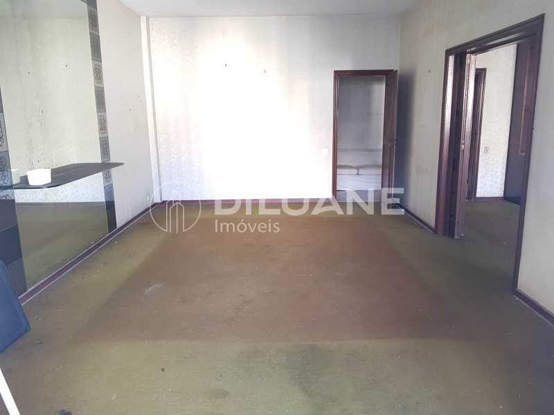 Apartamento à venda com 3 quartos, 212m² - Foto 3