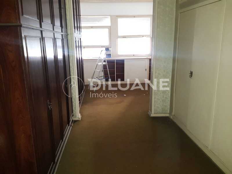 Apartamento à venda com 3 quartos, 212m² - Foto 9