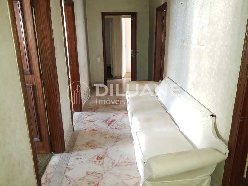 Apartamento à venda com 3 quartos, 212m² - Foto 12