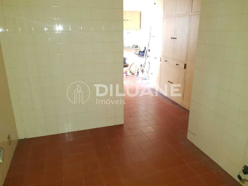 Apartamento à venda com 3 quartos, 212m² - Foto 13