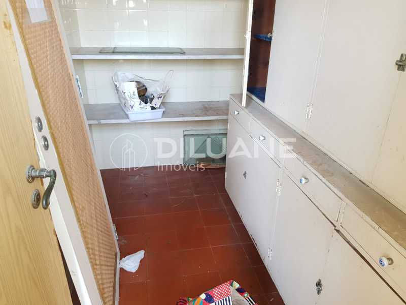 Apartamento à venda com 3 quartos, 212m² - Foto 15