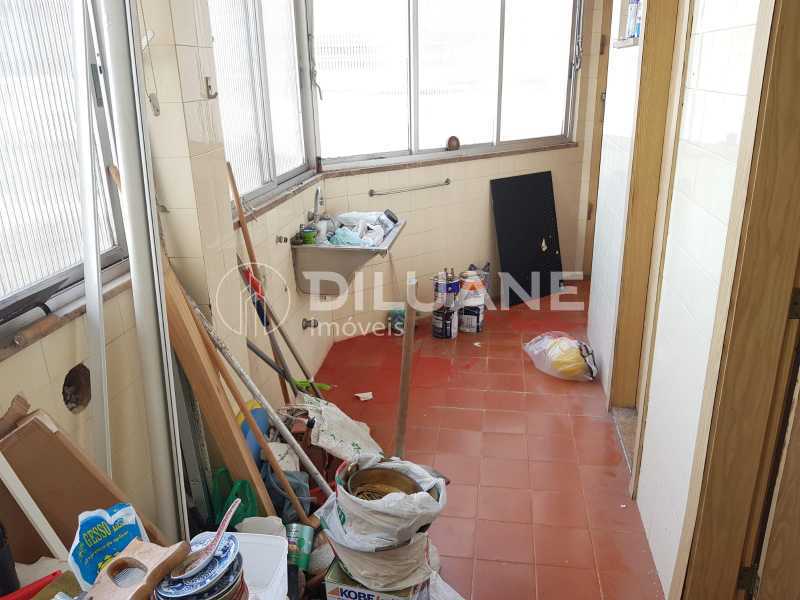 Apartamento à venda com 3 quartos, 212m² - Foto 16