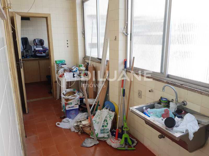 Apartamento à venda com 3 quartos, 212m² - Foto 17