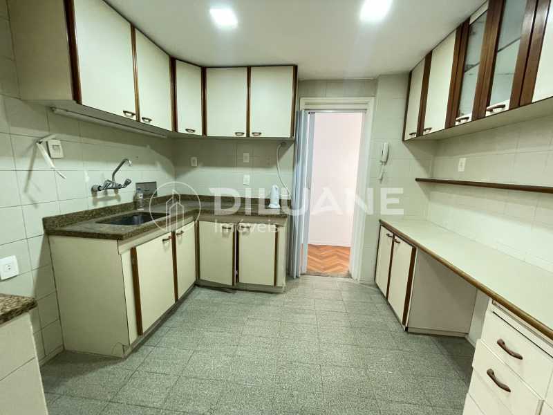 Apartamento à venda com 3 quartos, 120m² - Foto 2