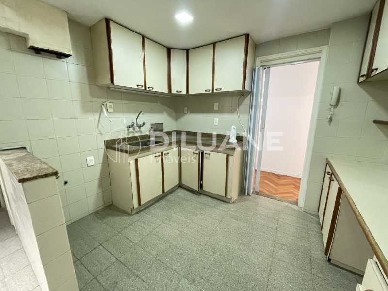 Apartamento à venda com 3 quartos, 120m² - Foto 3