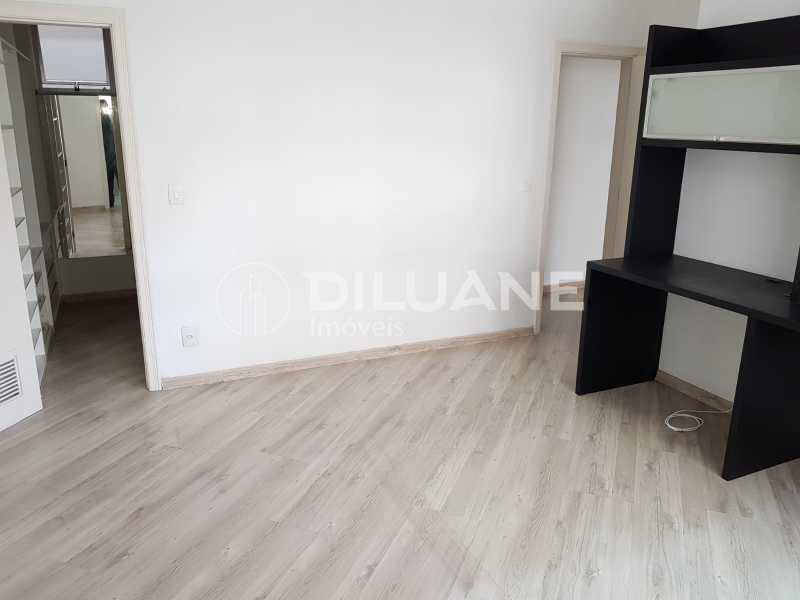 Apartamento à venda com 3 quartos, 156m² - Foto 9