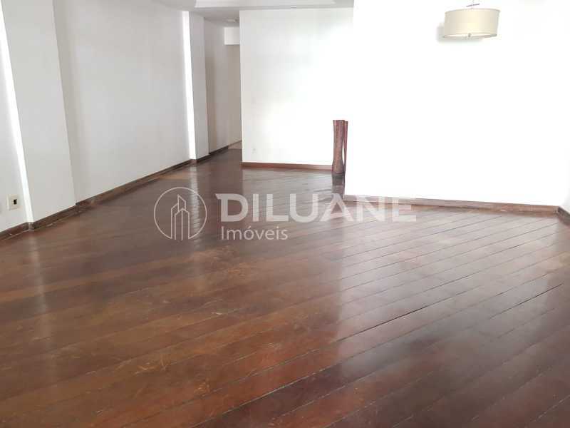 Apartamento à venda com 3 quartos, 156m² - Foto 2