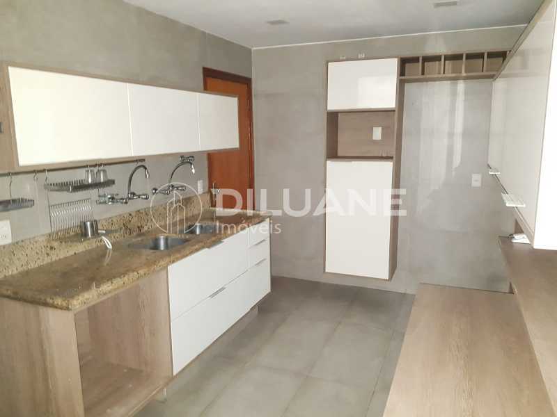 Apartamento à venda com 3 quartos, 156m² - Foto 6