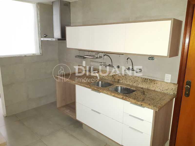 Apartamento à venda com 3 quartos, 156m² - Foto 7