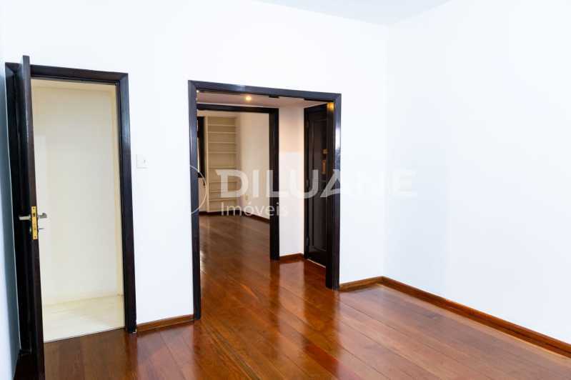 Apartamento à venda com 3 quartos, 125m² - Foto 7