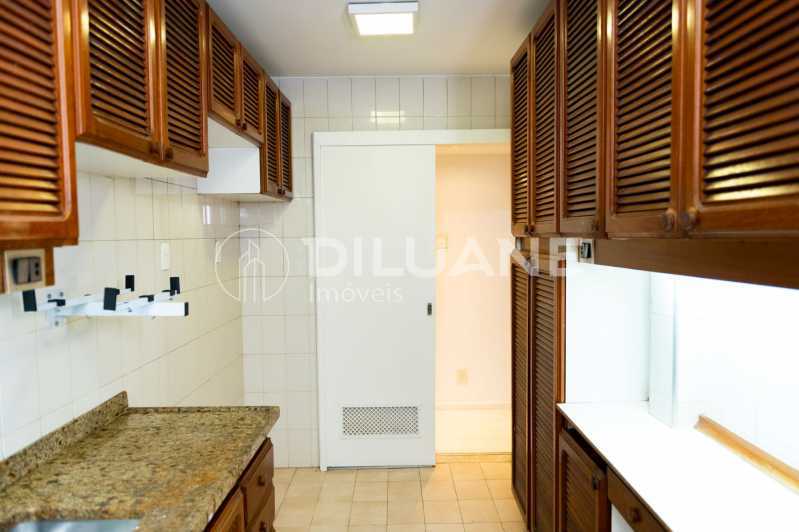 Apartamento à venda com 3 quartos, 125m² - Foto 11