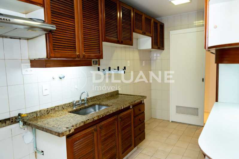 Apartamento à venda com 3 quartos, 125m² - Foto 13