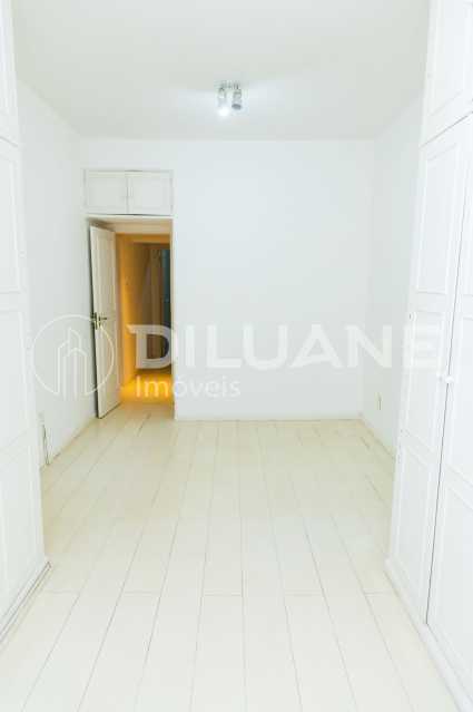 Apartamento à venda com 3 quartos, 125m² - Foto 1