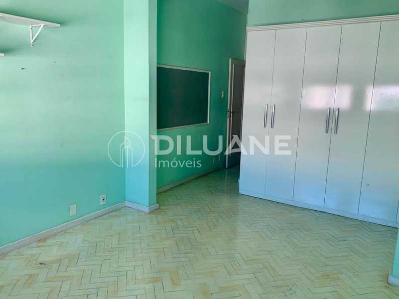 Apartamento à venda com 3 quartos, 212m² - Foto 8