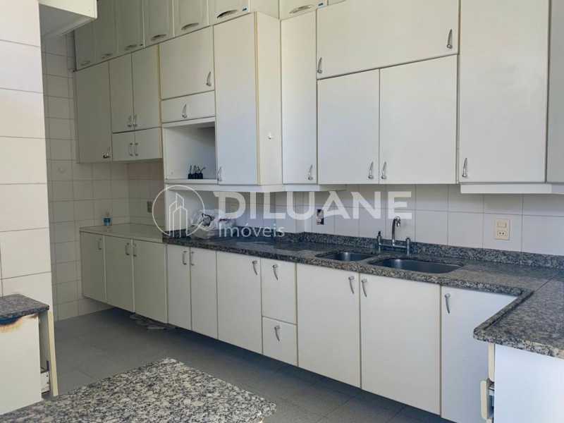 Apartamento à venda com 3 quartos, 212m² - Foto 17