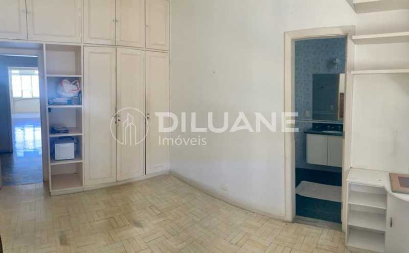 Apartamento à venda com 3 quartos, 212m² - Foto 16