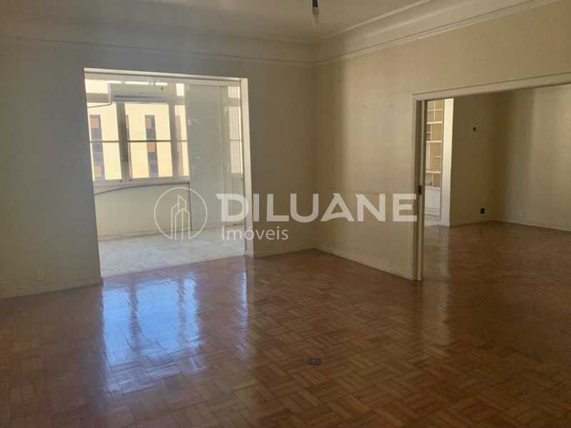 Apartamento à venda com 3 quartos, 212m² - Foto 3