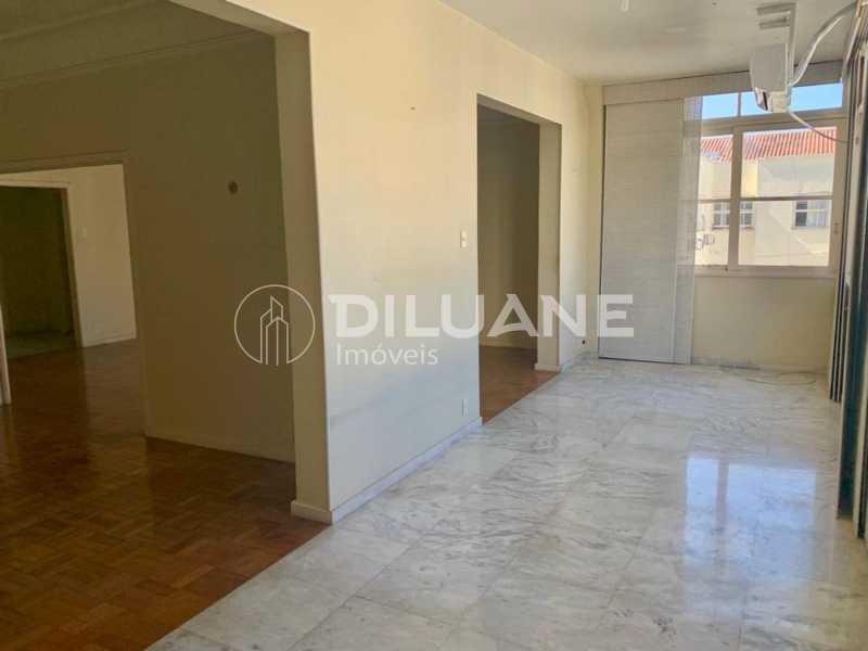 Apartamento à venda com 3 quartos, 212m² - Foto 6