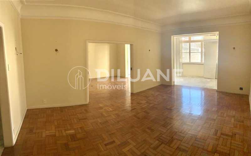 Apartamento à venda com 3 quartos, 212m² - Foto 1