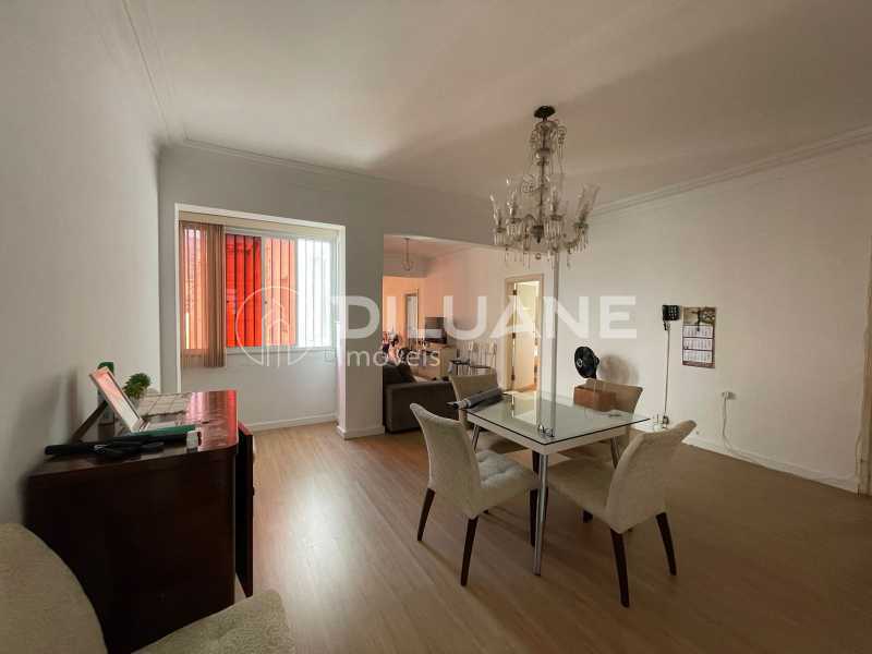 Apartamento à venda com 3 quartos, 160m² - Foto 4