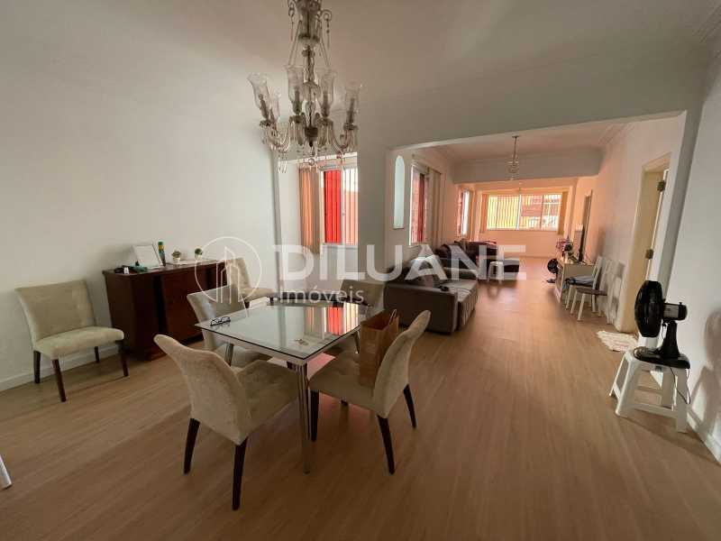 Apartamento à venda com 3 quartos, 160m² - Foto 1