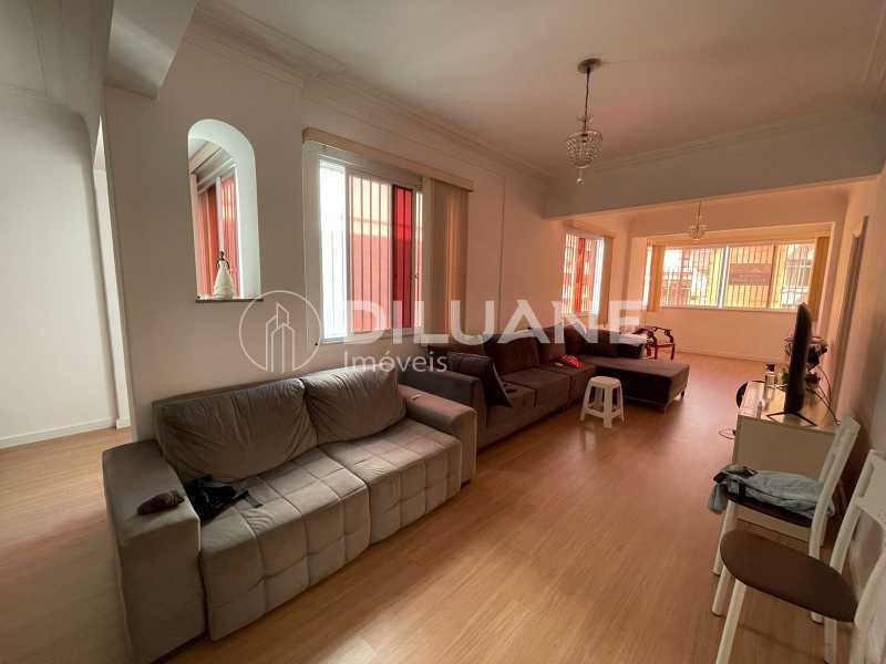 Apartamento à venda com 3 quartos, 160m² - Foto 3