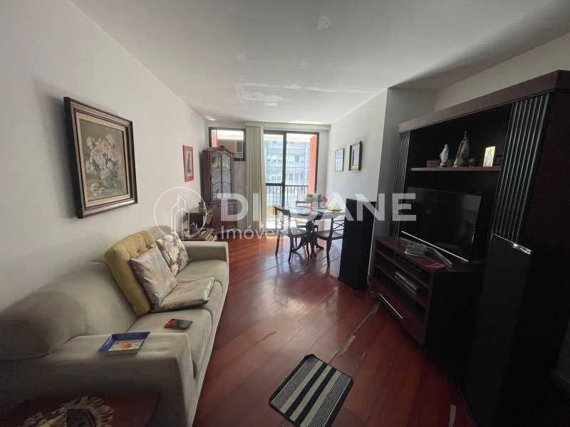 Apartamento à venda com 2 quartos, 80m² - Foto 2