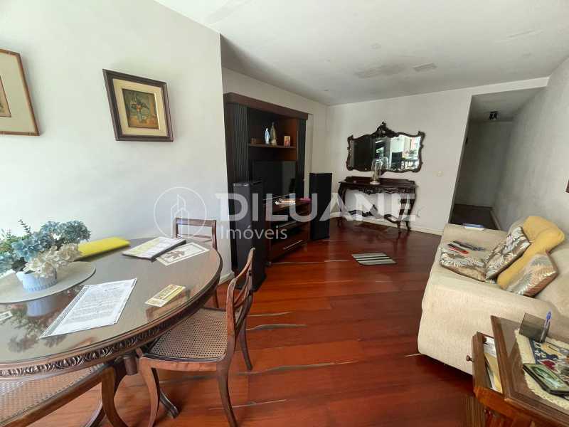 Apartamento à venda com 2 quartos, 80m² - Foto 4